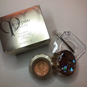 Cle De Peau “The Foundation” (020)